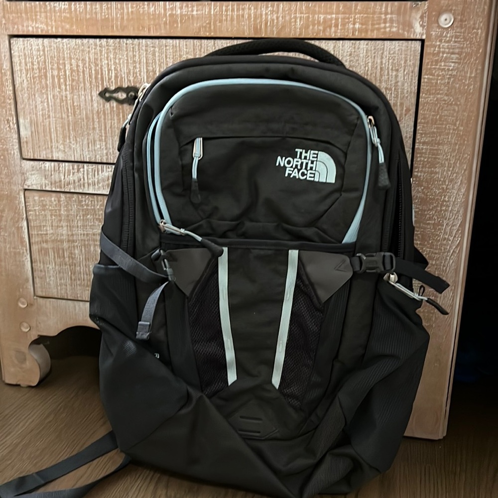 North Face Recon Backpack. Brand new. Great condition.
